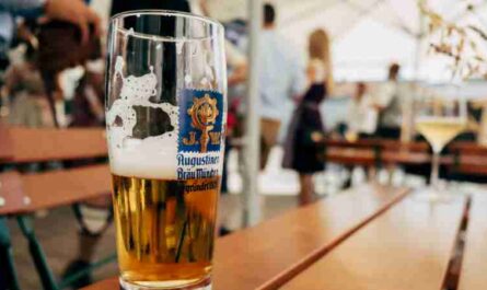 w 1 0, tags: oktoberfest 2025 münchen - unsplash